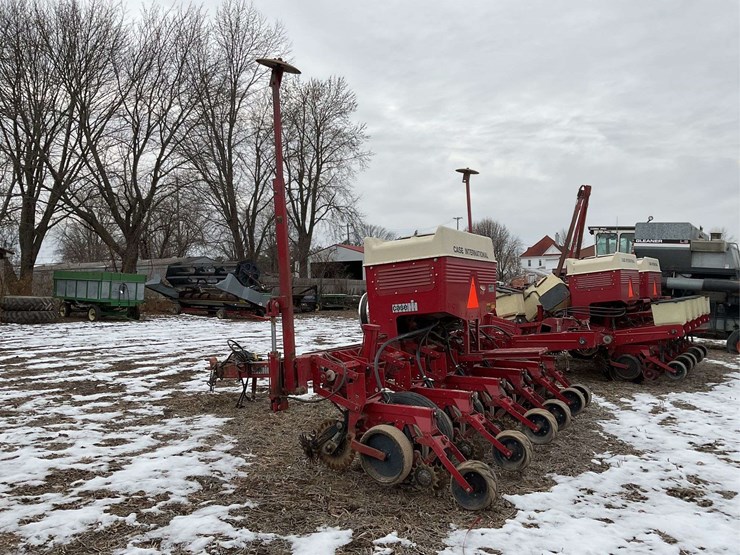 case-ih-cyclo-air-6-row-planter-image-4