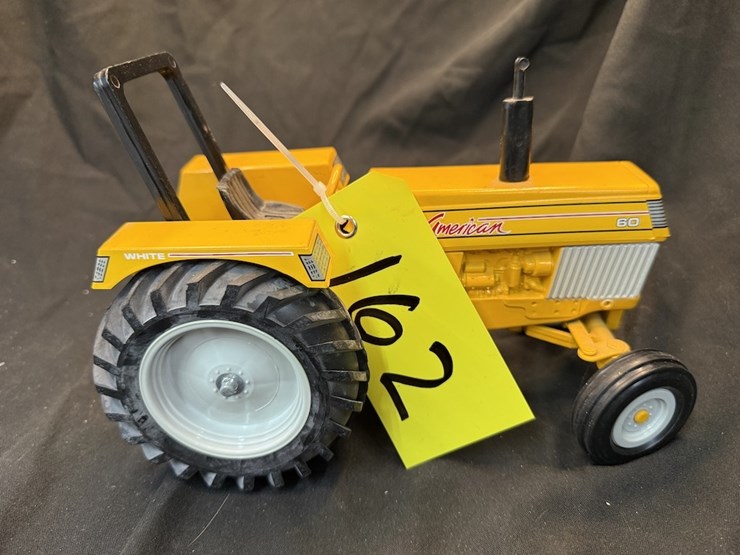 ertl-white-american-60-(yellow)-image-3