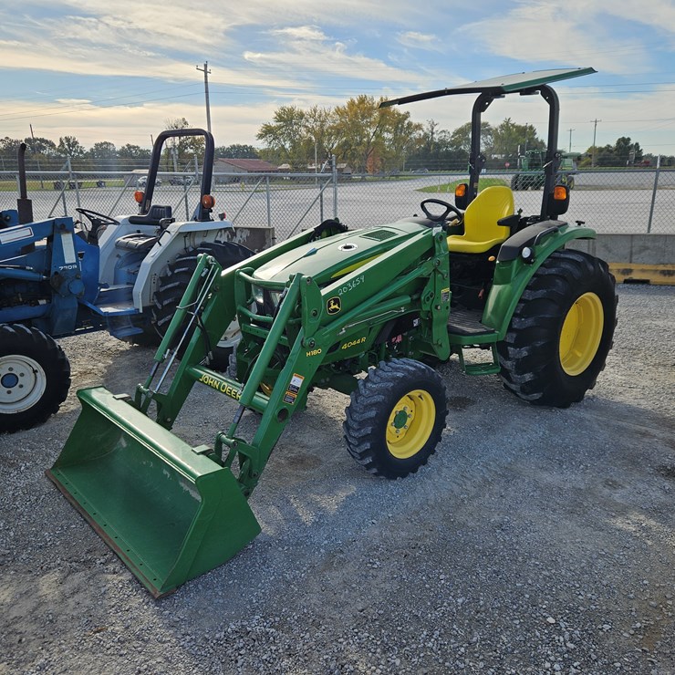 JOHN DEERE 4044R