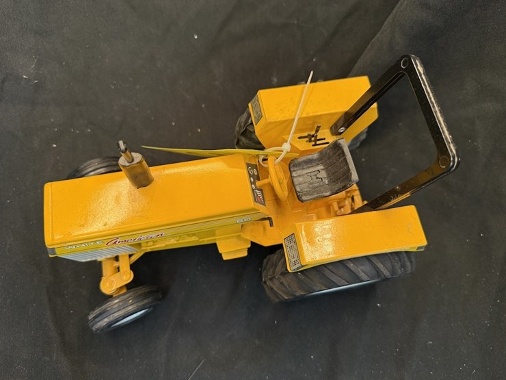 ertl-white-american-60-(yellow)-image-2
