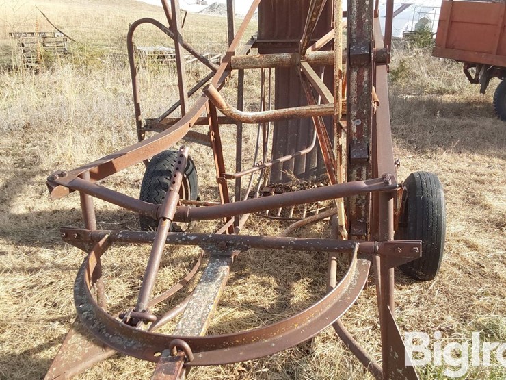 welch-ferris-wheel-bale-loader-image-11