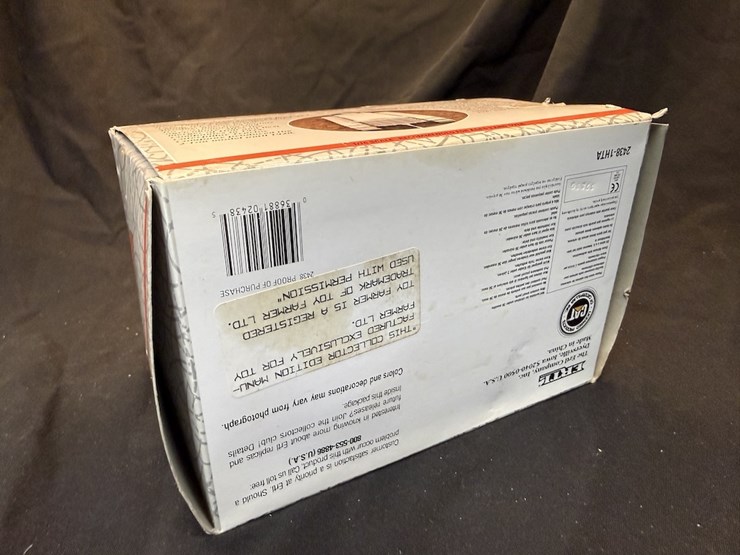 ertl-1926-2-ton-caterpillar-image-3