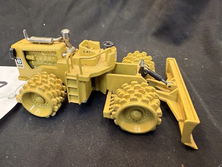 caterpillar-825b-image-3