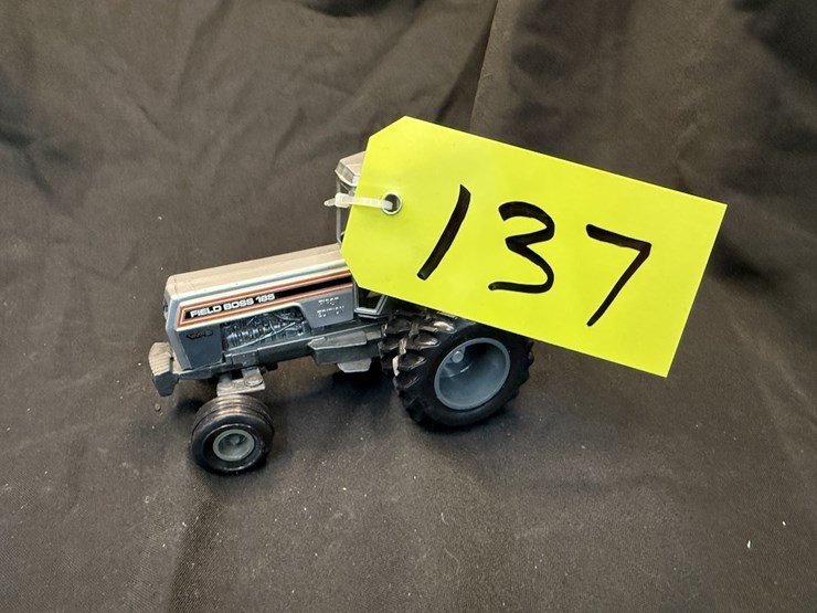 ertl-white-field-boss-185-image-1