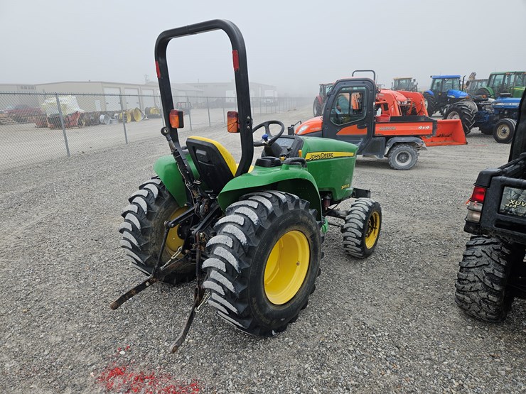 john-deere-3032e-image-13
