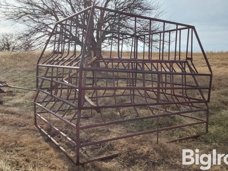 square-8-1/2'-x-9-1/2'-bale-feeders-image-5