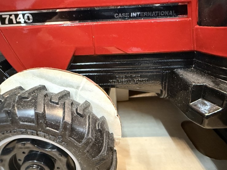 ertl-case-ih-7140-image-3