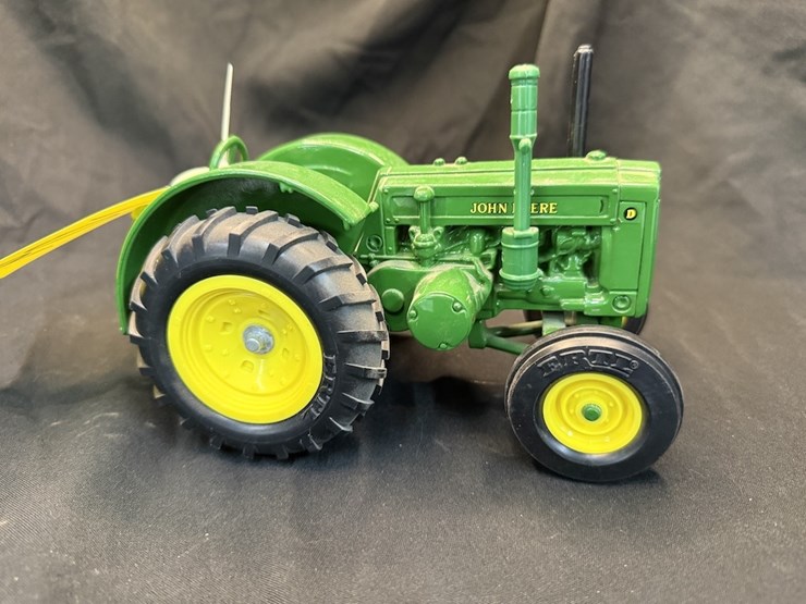 ertl-john-deere-d-image-1
