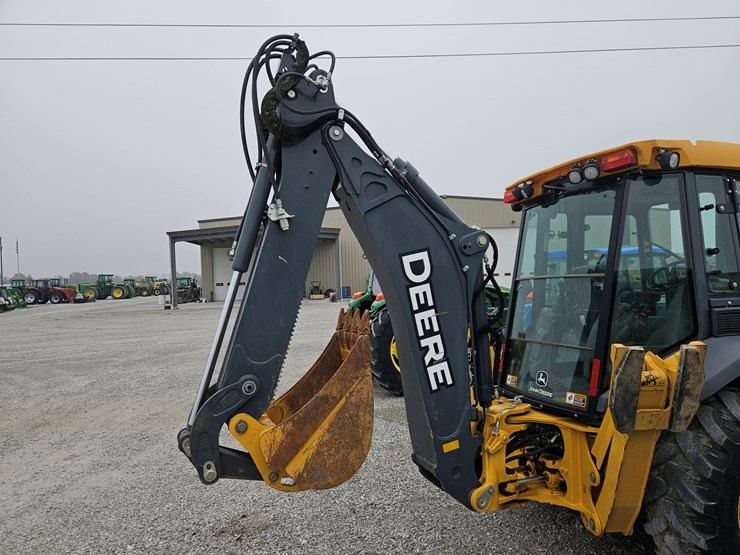 2019-deere-310l-image-10
