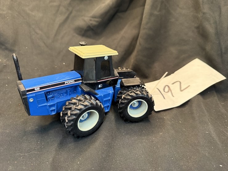ertl-ford-846-versatile-image-1