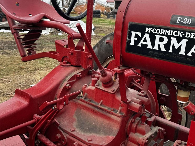 farmall-f-20-narrow-front-on-rubber-image-52