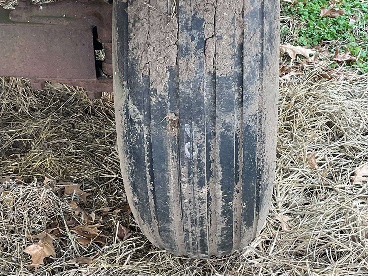 hay-wagon-w/-john-deere-running-gear-image-19