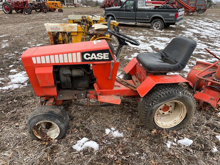 case-222-78-lawn-and-garden-tractor-w/-mower-deck-and-snow-blower-image-3