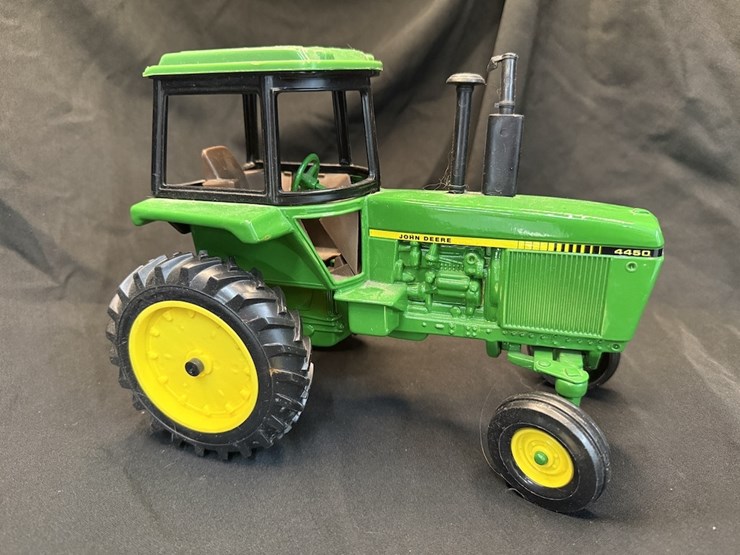 ertl-john-deere-4450-image-2