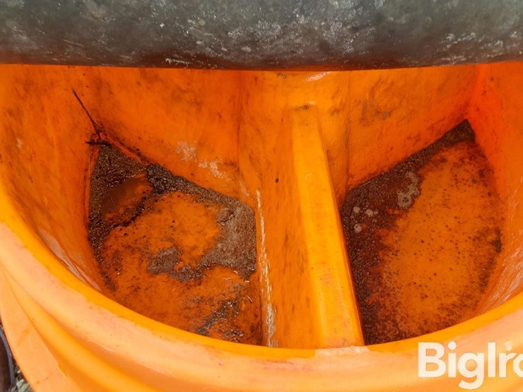 b-w-poly-mineral-feeders-image-16