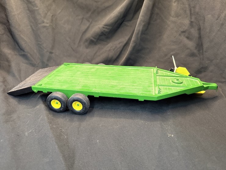 ertl-trailer-image-3