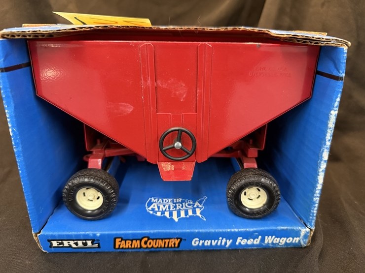 ertl-farm-country-gravity-feed-wagon-image-2