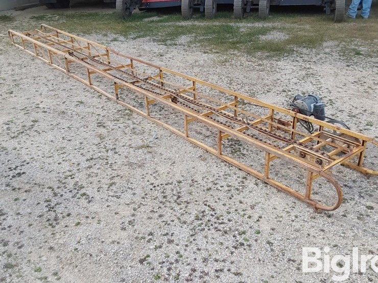 snowco-20'-bale-elevator-image-3