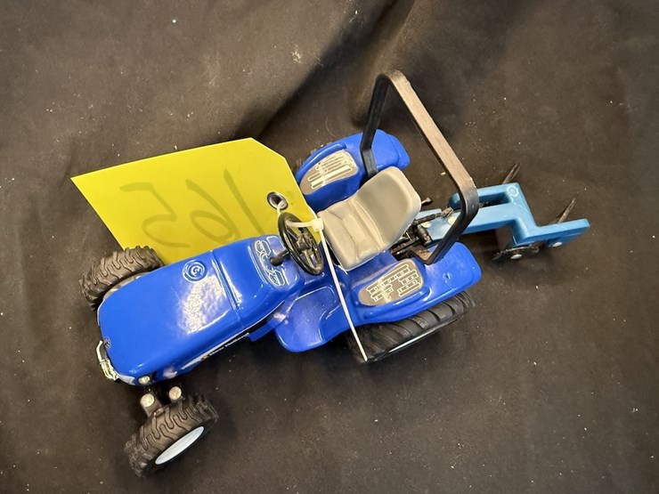 ertl-new-holland-tc33da-tractor-and-plow-image-2