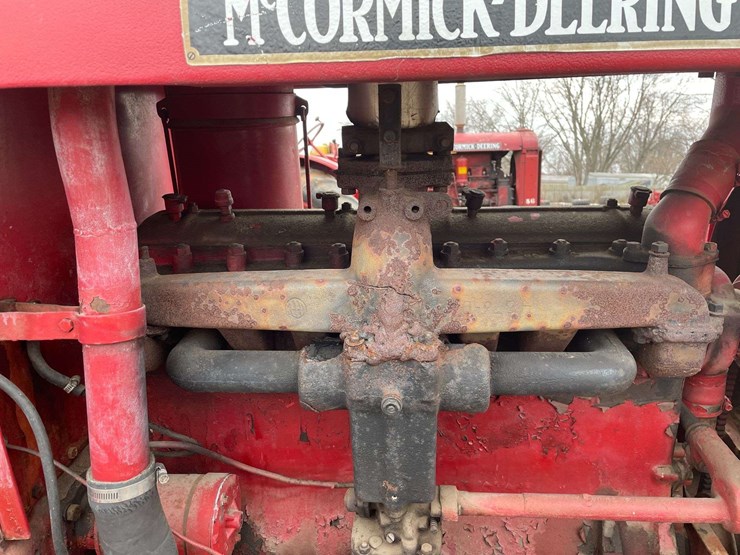 mccormick-deering-wk-40-wide-front-on-rubber-image-36