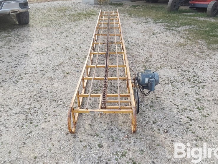 snowco-20'-bale-elevator-image-2