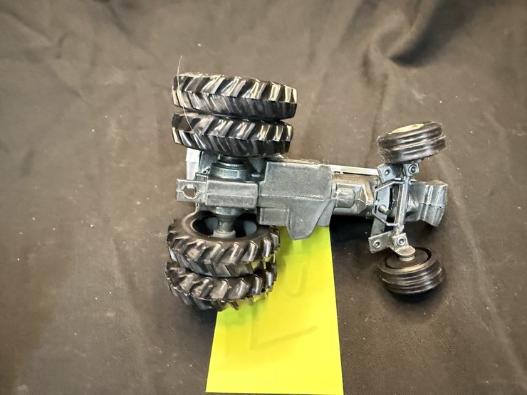 ertl-white-field-boss-185-image-4