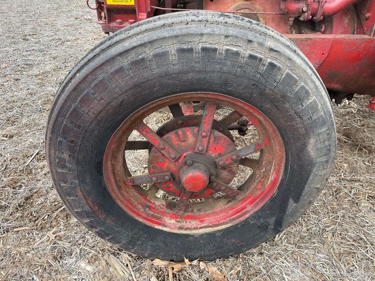 mccormick-deering-w-30-wide-front-on-rubber-image-15