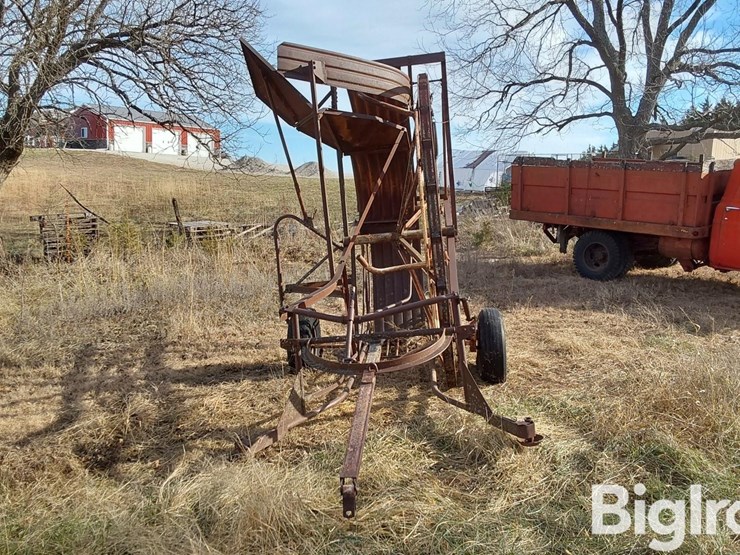 welch-ferris-wheel-bale-loader-image-2