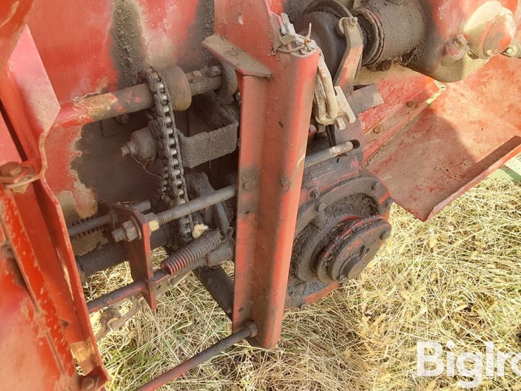 new-holland-680-image-16