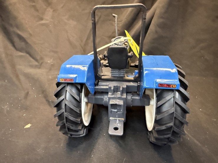 new-holland-5635-image-5