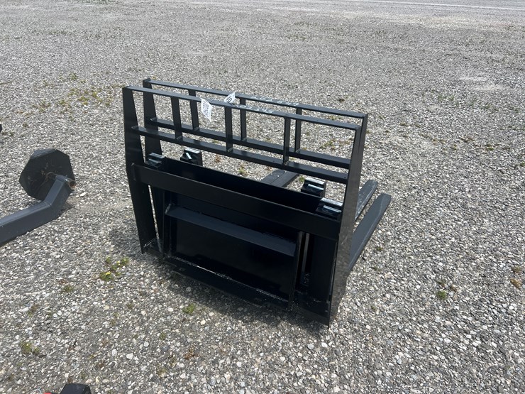 #202549-•-dingo-pallet-forks-image-2