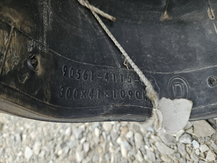 #205118-•-bridgestone-300x41x109-tracks-image-2