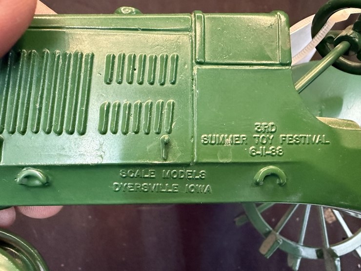 scale-models-oliver-70-row-crop-image-5