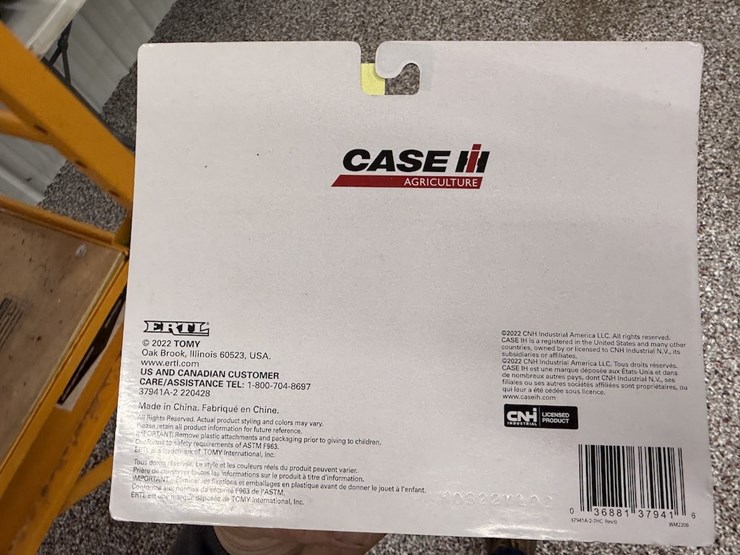 ertl-case-ih-mighty-magnum-puller-tractor-image-4