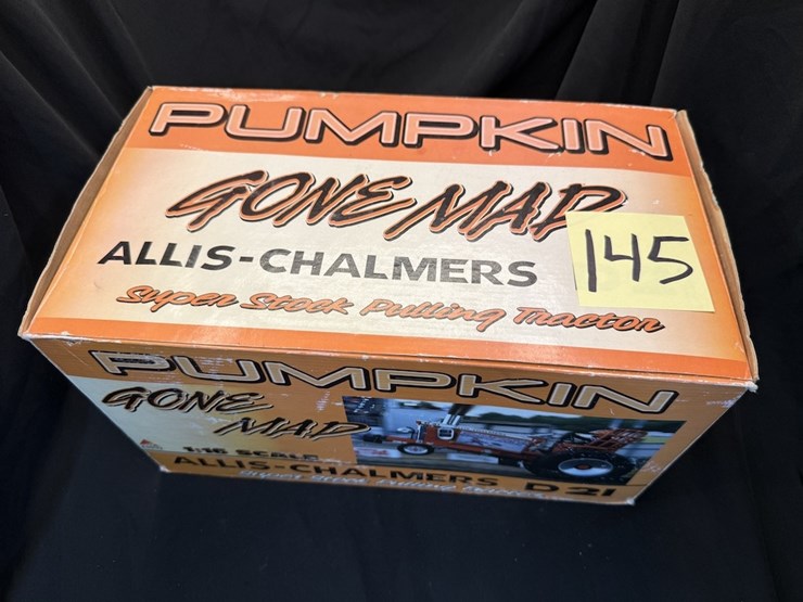 speccast-allis-chalmer-d-21-pulling-tractor-image-2