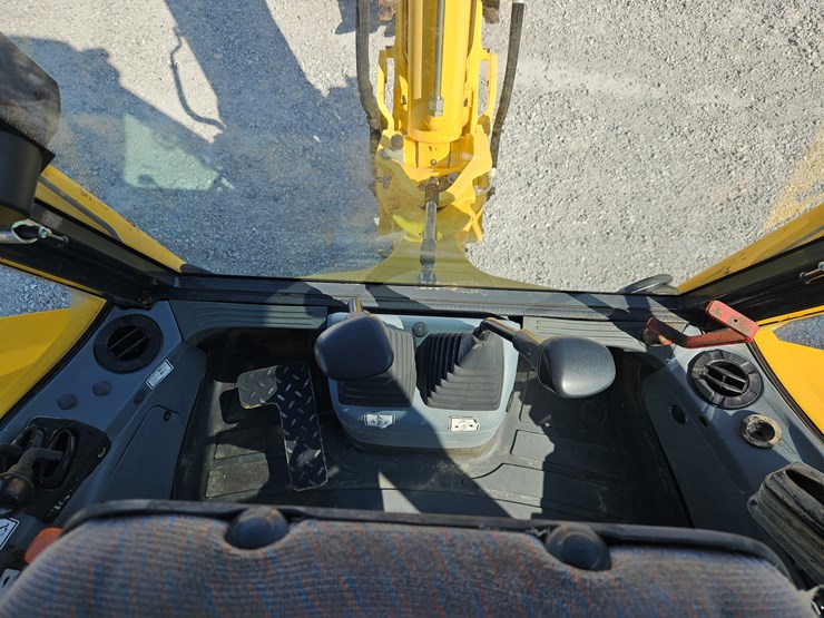 2005-new-holland-lb75b-image-13