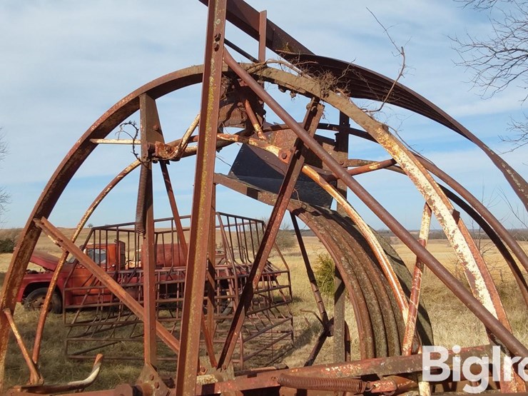 welch-ferris-wheel-bale-loader-image-18
