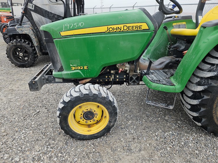 john-deere-3032e-image-3