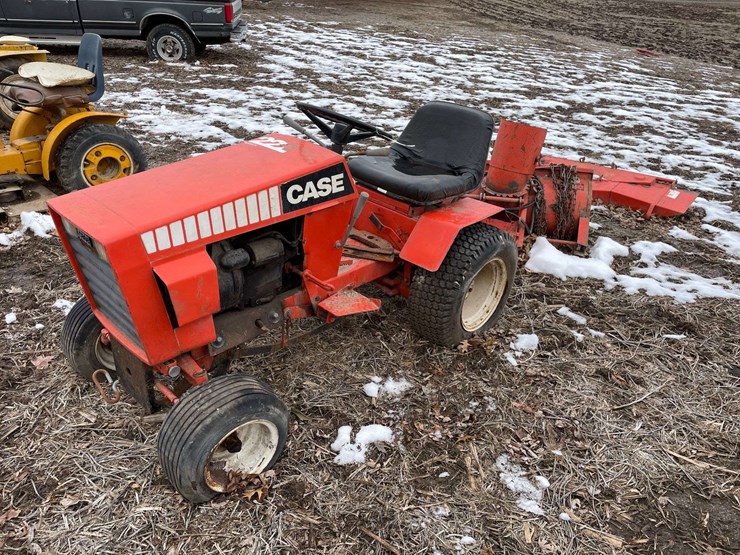 case-222-78-lawn-and-garden-tractor-w/-mower-deck-and-snow-blower-image-1