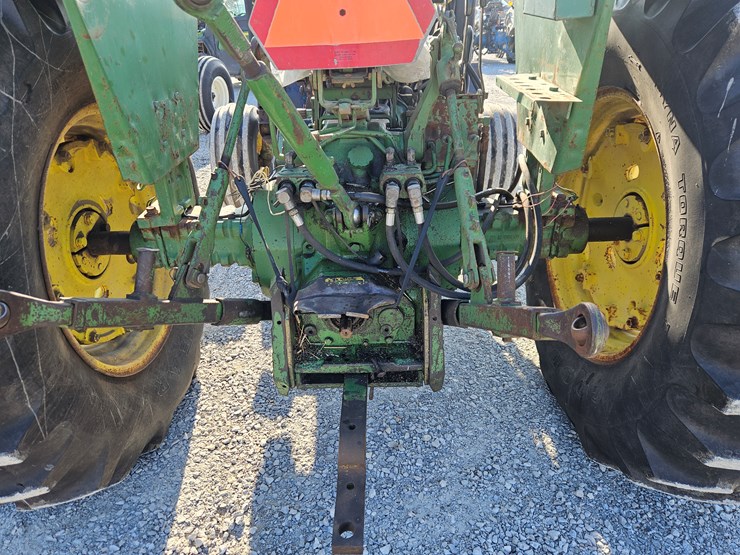 john-deere-2640-image-10