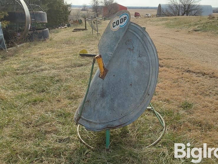 co-op-mineral-feeder-image-5