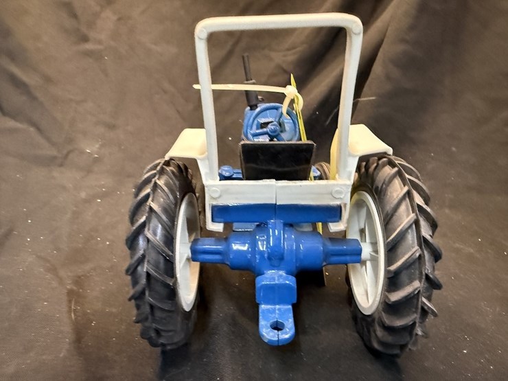 ertl-ford-4630-tractor-image-4