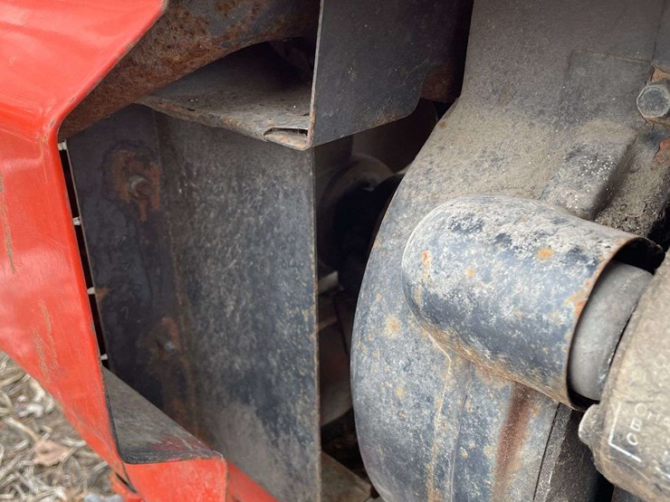 case-222-78-lawn-and-garden-tractor-w/-mower-deck-and-snow-blower-image-21