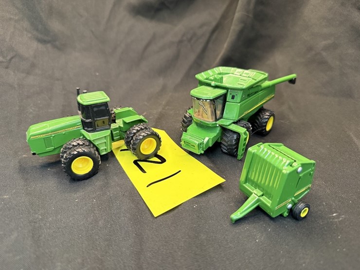ertl-john-deere-1:64-scale-lot-image-1