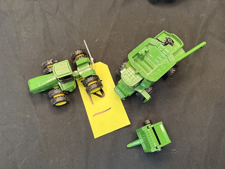 ertl-john-deere-1:64-scale-lot-image-2
