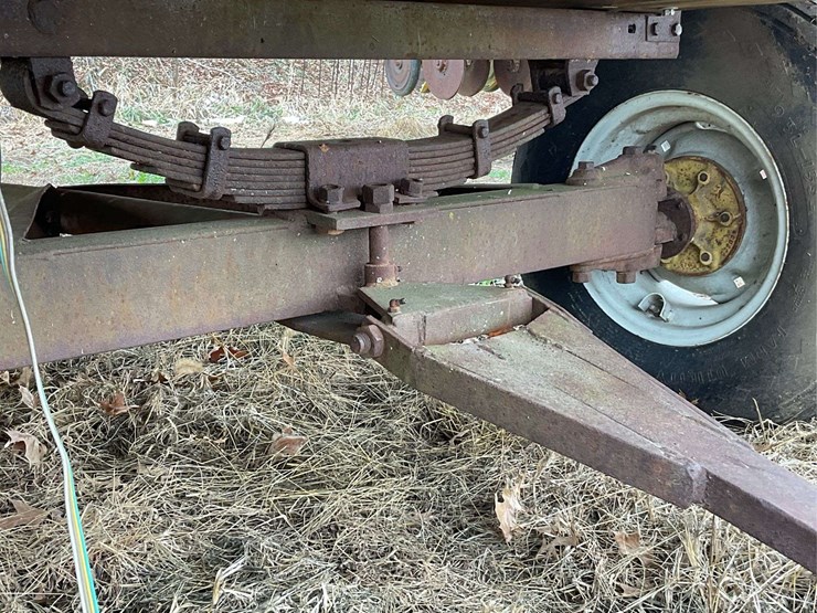 hay-wagon-w/-john-deere-running-gear-image-18