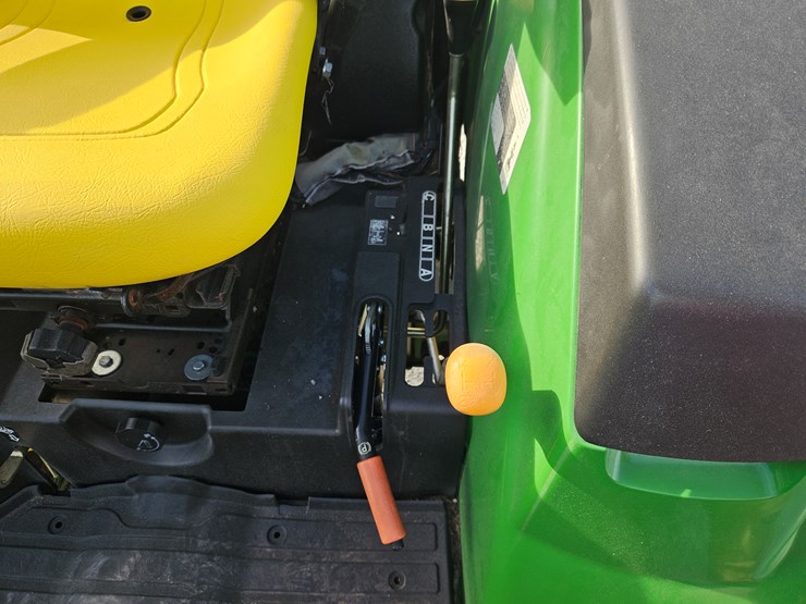 john-deere-4044r-image-10