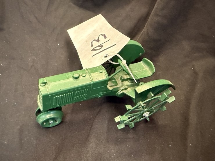 scale-models-oliver-70-row-crop-image-1