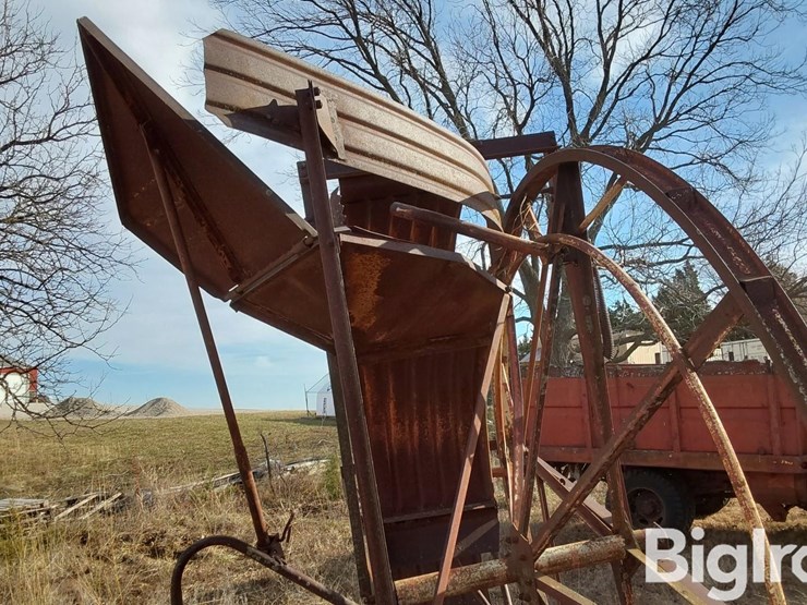 welch-ferris-wheel-bale-loader-image-12