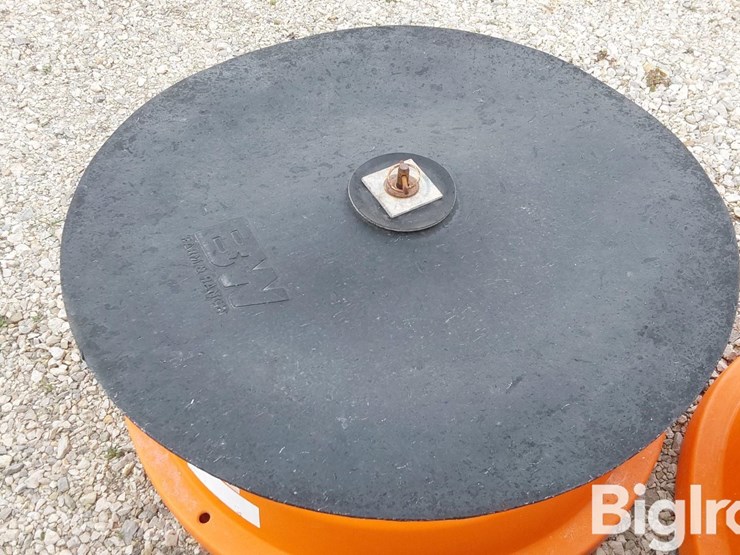 b-w-poly-mineral-feeders-image-12